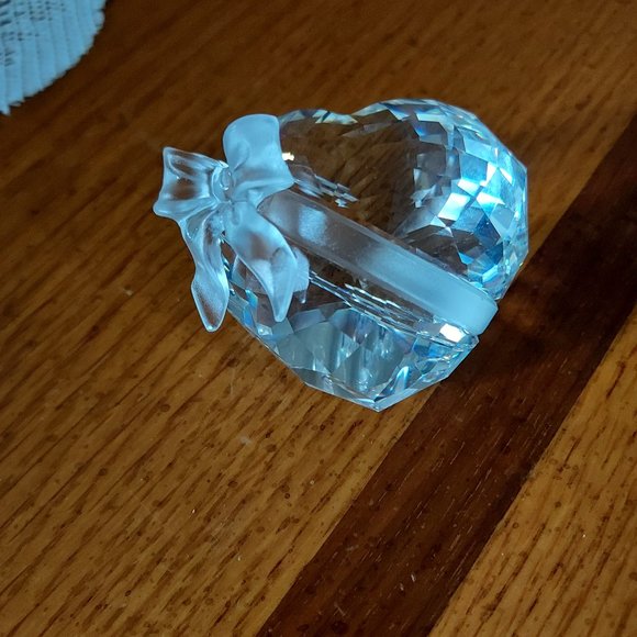 sWAROVSKI HEART SHAPED PIECE